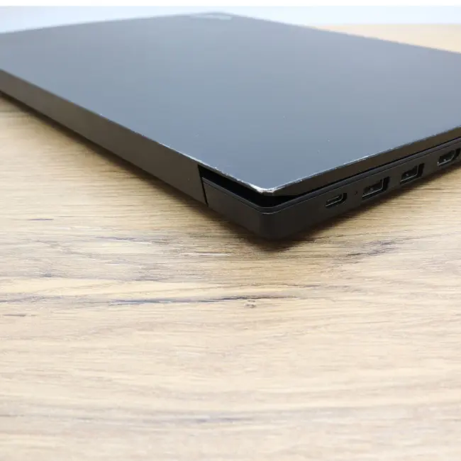 Tani Laptop Lenovo ThinkPad E15 Intel Core i5-10210U 16GB RAM 256GB SSD 15 cali Full HD Klasa B idealny do pracy zdalnej, do pracy biurowej i do domu